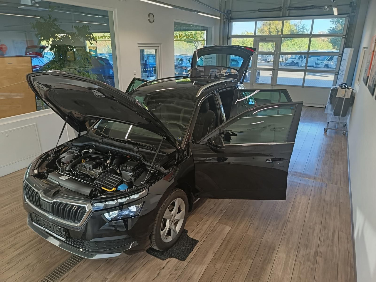 Skoda Kamiq Style 1,0 TSI DSG*AHK*LED*PDC*DAB*TEMP*SHZ - SUV: photos 2 Skoda Kamiq Style 1,0 TSI DSG*AHK*LED*PDC*DAB*TEMP*SHZ - SUV: photos 2