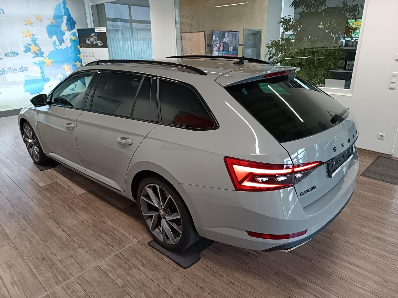 Skoda Superb Combi Sportline 2.0TSI DSG4x4*AHK*DCC*ACC - Voiture break: photos 4 Skoda Superb Combi Sportline 2.0TSI DSG4x4*AHK*DCC*ACC - Voiture break: photos 4
