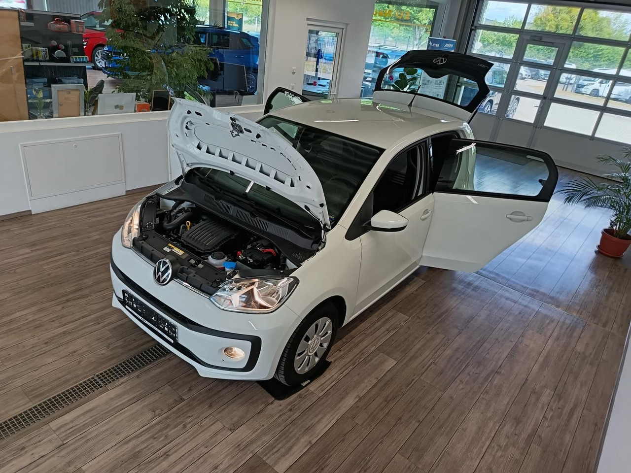 Volkswagen up! move up! 1.0*R-KAM*PDC*SHZ*MAPS+MORE*DAB*NSW - Voiture: photos 2 Volkswagen up! move up! 1.0*R-KAM*PDC*SHZ*MAPS+MORE*DAB*NSW - Voiture: photos 2