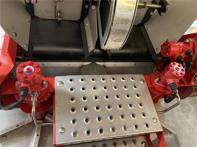 Bredal SGS 2000 Inkl. Lysanlæg, sold og rullepresenning - Epandeur de sable pour Véhicule de voirie/ Spécial: photos 4 Bredal SGS 2000 Inkl. Lysanlæg, sold og rullepresenning - Epandeur de sable pour Véhicule de voirie/ Spécial: photos 4