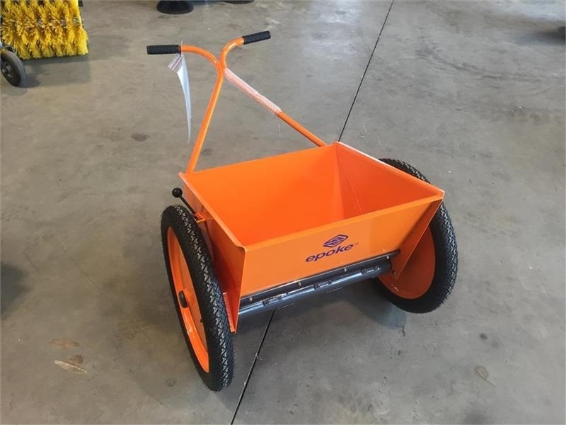 Epoke Epomini 5 - Epandeur de sable: photos 1 Epoke Epomini 5 - Epandeur de sable: photos 1