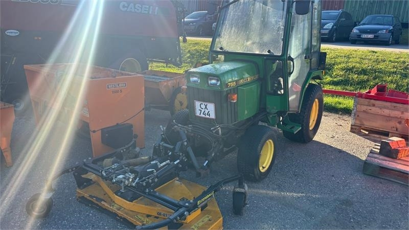 John Deere 755 Kompakt traktor - Tracteur communal: photos 1 John Deere 755 Kompakt traktor - Tracteur communal: photos 1