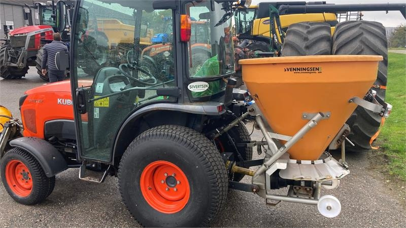 Kubota STW37 Kompakttraktor  - Tracteur communal: photos 3 Kubota STW37 Kompakttraktor  - Tracteur communal: photos 3