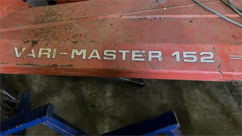 Kuhn VM 152 NSH 5 furet - Charrue: photos 3 Kuhn VM 152 NSH 5 furet - Charrue: photos 3