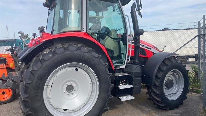 Massey Ferguson 5S.145 Exclusive Dyna-6 Exclusive  - Tracteur agricole: photos 4 Massey Ferguson 5S.145 Exclusive Dyna-6 Exclusive  - Tracteur agricole: photos 4