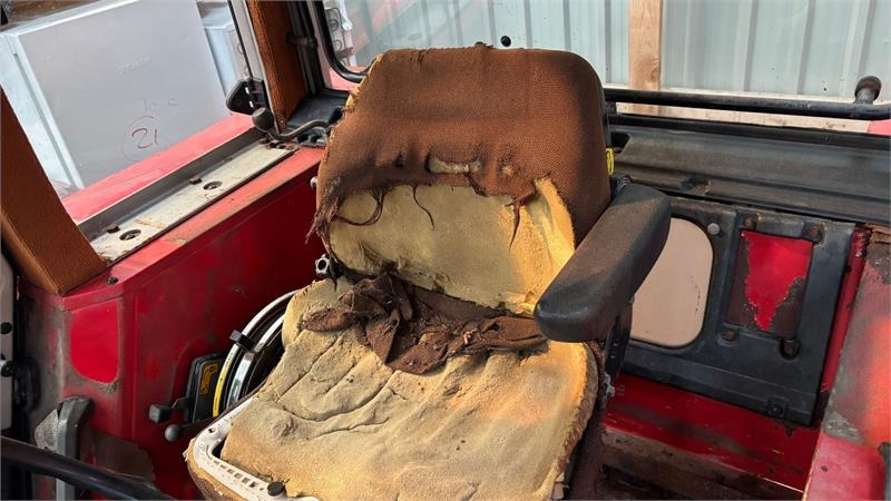 Massey Ferguson 699  - Tracteur agricole: photos 4 Massey Ferguson 699  - Tracteur agricole: photos 4