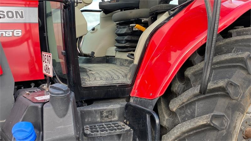 Massey Ferguson 7718S Dyna 6 Efficient inkl. FL4327 Frontlæsser  - Tracteur agricole: photos 3 Massey Ferguson 7718S Dyna 6 Efficient inkl. FL4327 Frontlæsser  - Tracteur agricole: photos 3