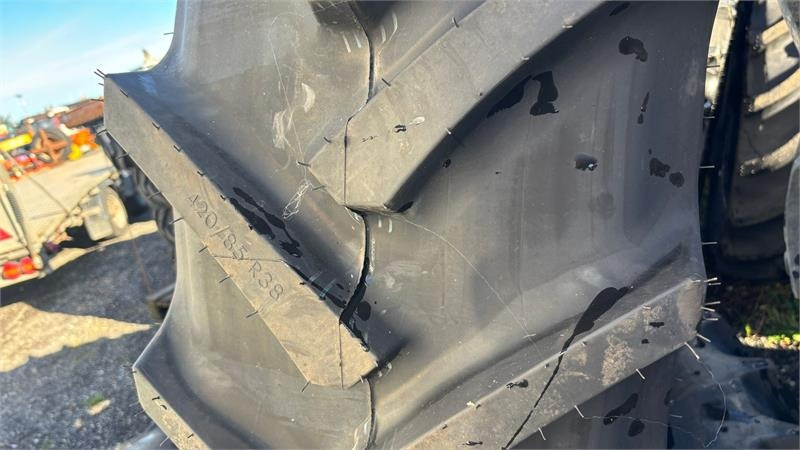 Mitas 420/85R38 & 340/85R28  - Pneu pour Véhicule de voirie/ Spécial: photos 4 Mitas 420/85R38 & 340/85R28  - Pneu pour Véhicule de voirie/ Spécial: photos 4