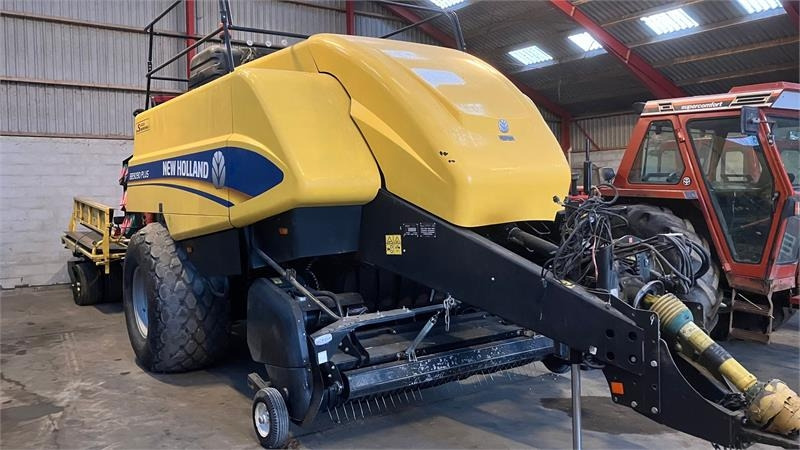 New Holland BB9090 Plus - Presse à balles cubiques: photos 2 New Holland BB9090 Plus - Presse à balles cubiques: photos 2