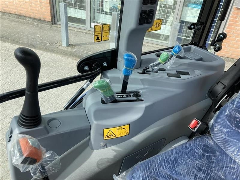 New Holland Boomer 55 - Tracteur communal: photos 5 New Holland Boomer 55 - Tracteur communal: photos 5