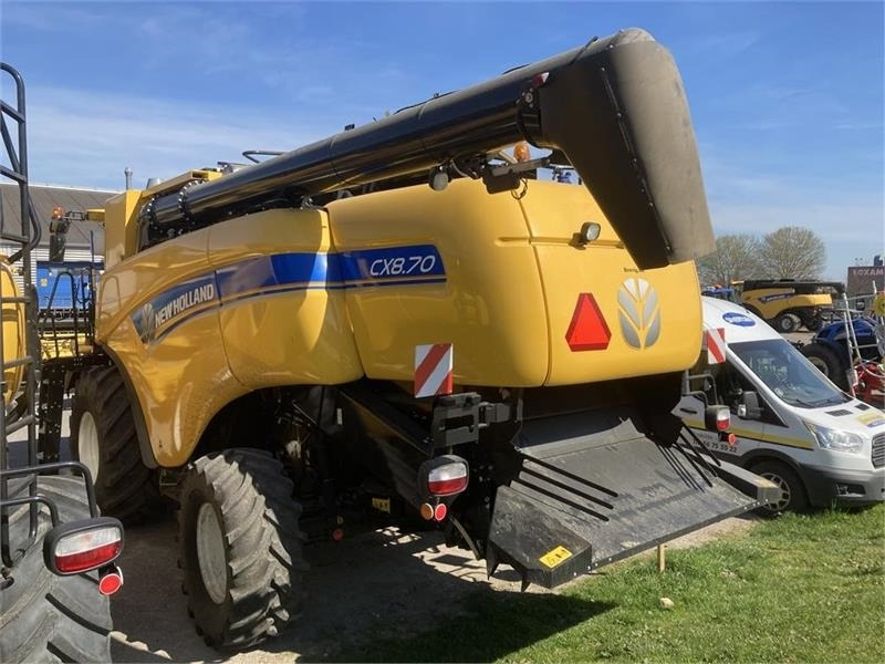 New Holland CX 8.70 SLH - Moissonneuse-batteuse: photos 3 New Holland CX 8.70 SLH - Moissonneuse-batteuse: photos 3