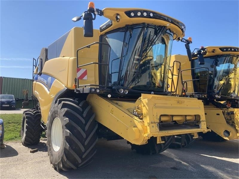New Holland CX 8.70 SLH - Moissonneuse-batteuse: photos 1 New Holland CX 8.70 SLH - Moissonneuse-batteuse: photos 1