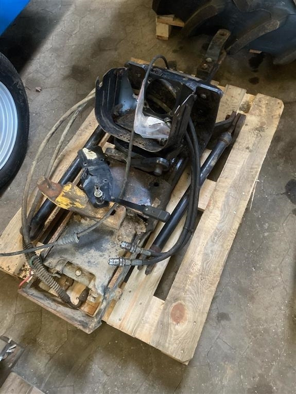 New Holland T7030 Hitchtræk - Attache rapide: photos 1 New Holland T7030 Hitchtræk - Attache rapide: photos 1