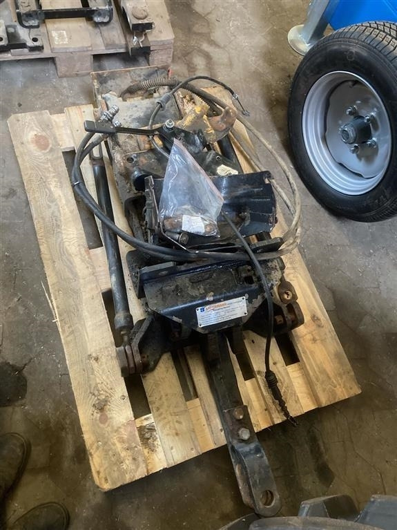 New Holland T7030 Hitchtræk  - Attache rapide pour Tracteur agricole: photos 2 New Holland T7030 Hitchtræk  - Attache rapide pour Tracteur agricole: photos 2