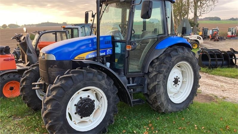 New Holland TD90D - Tracteur agricole: photos 1 New Holland TD90D - Tracteur agricole: photos 1