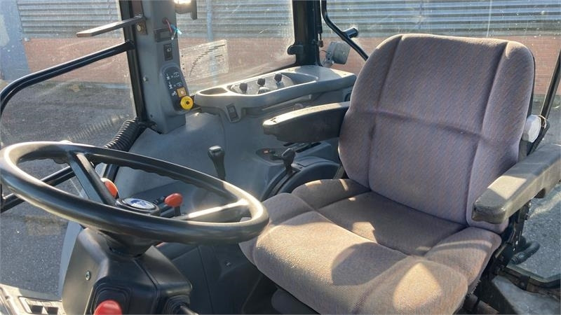 New Holland TS115 - Tracteur agricole: photos 5 New Holland TS115 - Tracteur agricole: photos 5