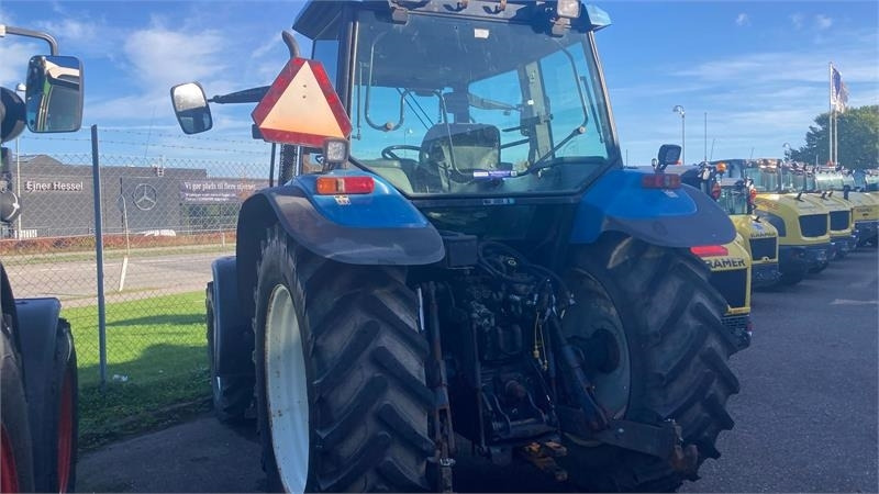 New Holland TS115 - Tracteur agricole: photos 3 New Holland TS115 - Tracteur agricole: photos 3