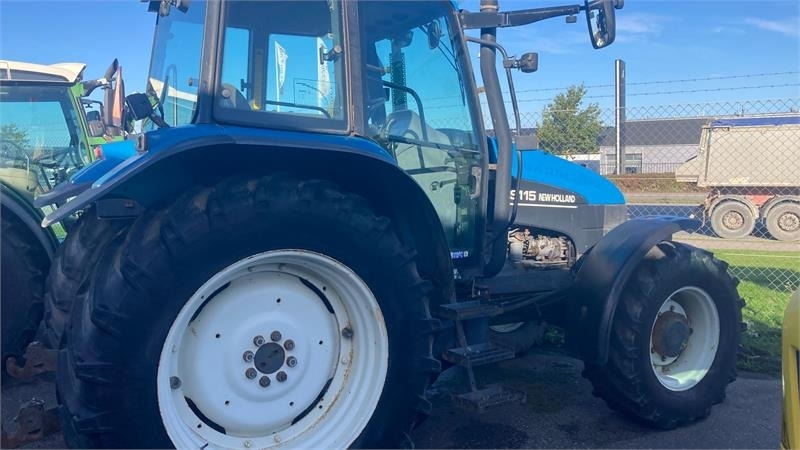New Holland TS115 - Tracteur agricole: photos 2 New Holland TS115 - Tracteur agricole: photos 2
