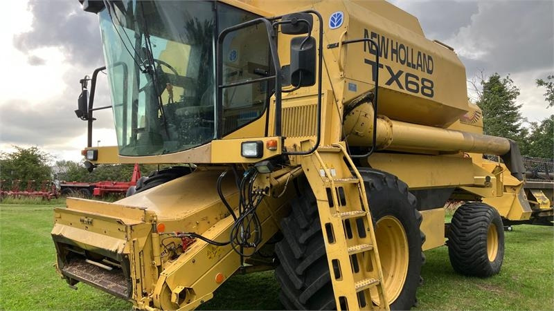 New Holland TX68 FSH - Moissonneuse-batteuse: photos 1 New Holland TX68 FSH - Moissonneuse-batteuse: photos 1