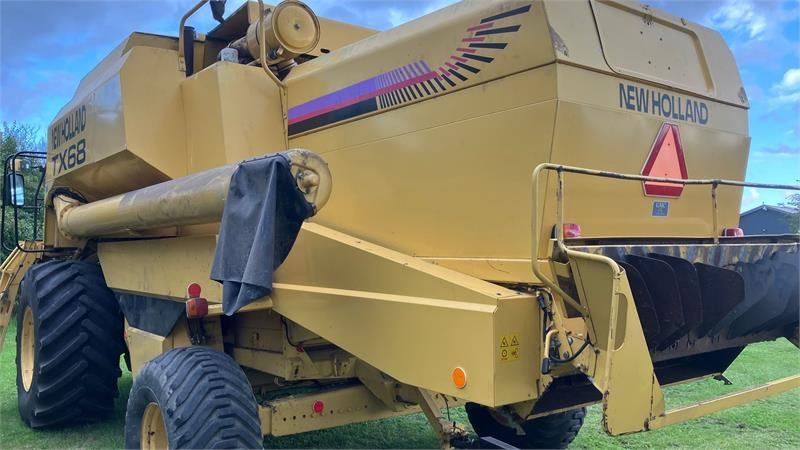 New Holland TX68 FSH - Moissonneuse-batteuse: photos 2 New Holland TX68 FSH - Moissonneuse-batteuse: photos 2