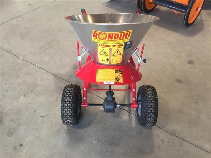 Rondini SPM 50 - Epandeur de sable: photos 2 Rondini SPM 50 - Epandeur de sable: photos 2