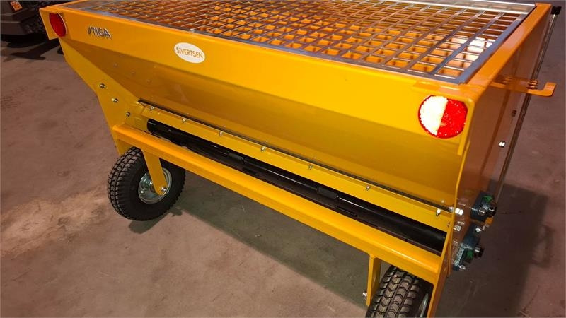 Stiga grusudlæggeer - Epandeur de sable pour Véhicule de voirie/ Spécial: photos 2 Stiga grusudlæggeer - Epandeur de sable pour Véhicule de voirie/ Spécial: photos 2