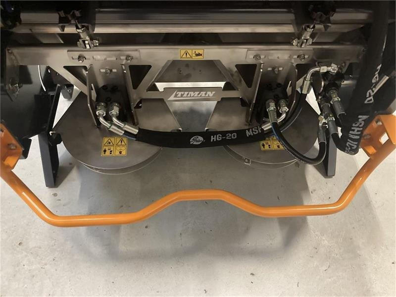 Timan CS-200 Combispreder 300 liter til traktor - Epandeur de sable pour Véhicule de voirie/ Spécial: photos 4 Timan CS-200 Combispreder 300 liter til traktor - Epandeur de sable pour Véhicule de voirie/ Spécial: photos 4