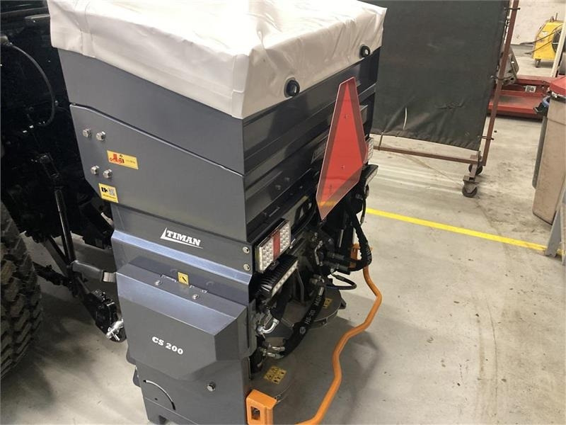 Timan CS-200 Combispreder 300 liter til traktor - Epandeur de sable pour Véhicule de voirie/ Spécial: photos 3 Timan CS-200 Combispreder 300 liter til traktor - Epandeur de sable pour Véhicule de voirie/ Spécial: photos 3