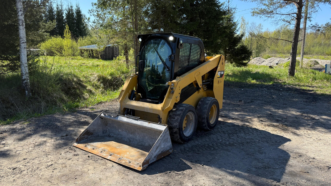 CAT 226D - Mini chargeuse: photos 1 CAT 226D - Mini chargeuse: photos 1