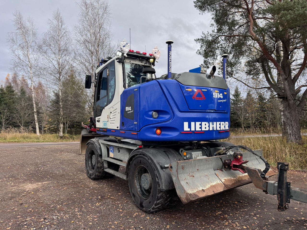 Liebherr A 914 Compact Litronic - Pelle sur pneus: photos 3 Liebherr A 914 Compact Litronic - Pelle sur pneus: photos 3