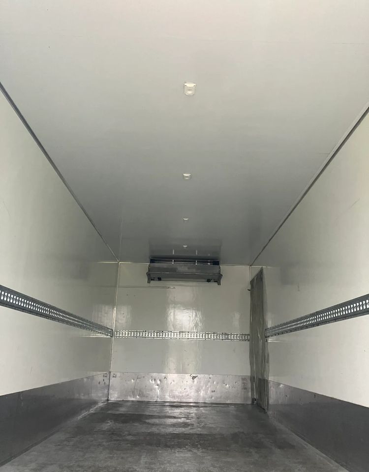 Renault Renault Gama D 240 chłodnia izoterma - Camion frigorifique: photos 3 Renault Renault Gama D 240 chłodnia izoterma - Camion frigorifique: photos 3