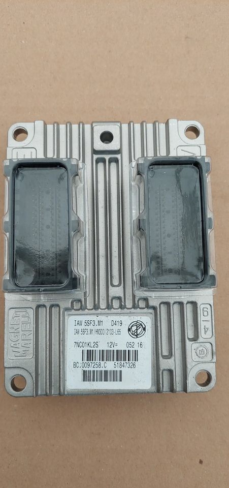 KOMPUTER STEROWNIK MAGNETI MARELLI - Bloc de gestion pour Camion: photos 1 KOMPUTER STEROWNIK MAGNETI MARELLI - Bloc de gestion pour Camion: photos 1
