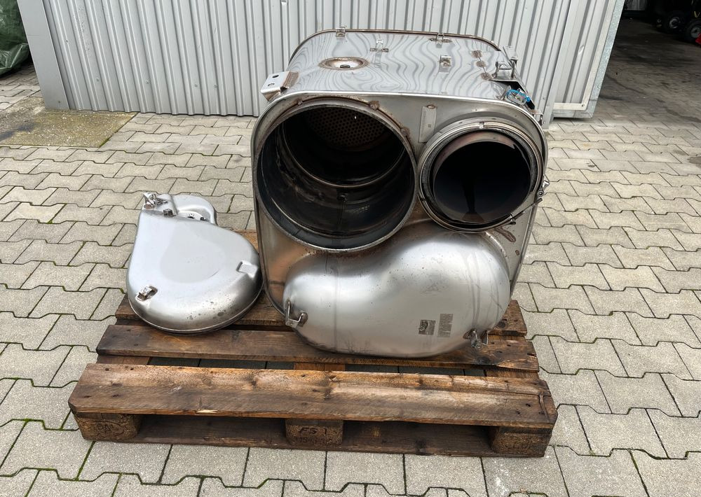 Katalizator MAN TGX TGS lift wydech tłumik - Système d'échappement pour Camion: photos 1 Katalizator MAN TGX TGS lift wydech tłumik - Système d'échappement pour Camion: photos 1