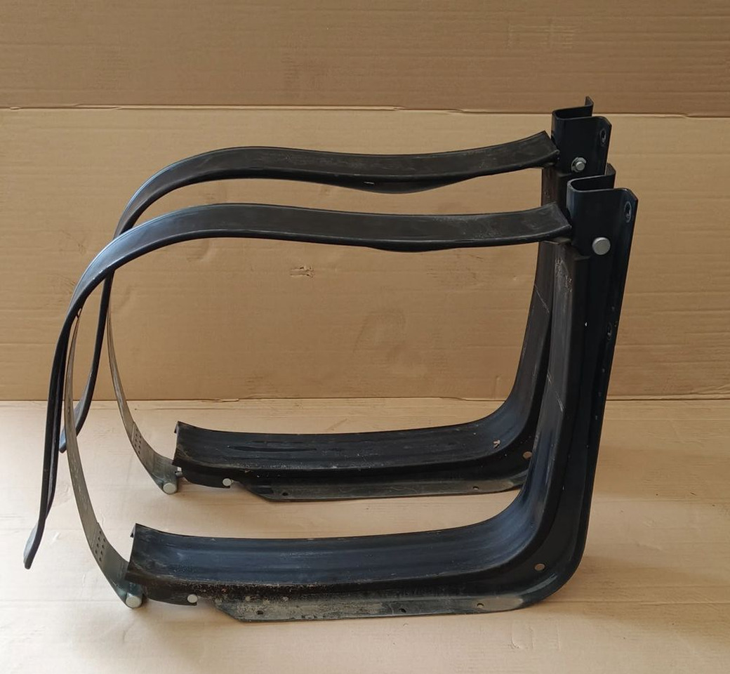 ŁAPA ŁAPY MOCOWANIE ZBIORNIKA MAN TGX TGS TG3 NOWE - Réservoir de carburant: photos 1 ŁAPA ŁAPY MOCOWANIE ZBIORNIKA MAN TGX TGS TG3 NOWE - Réservoir de carburant: photos 1