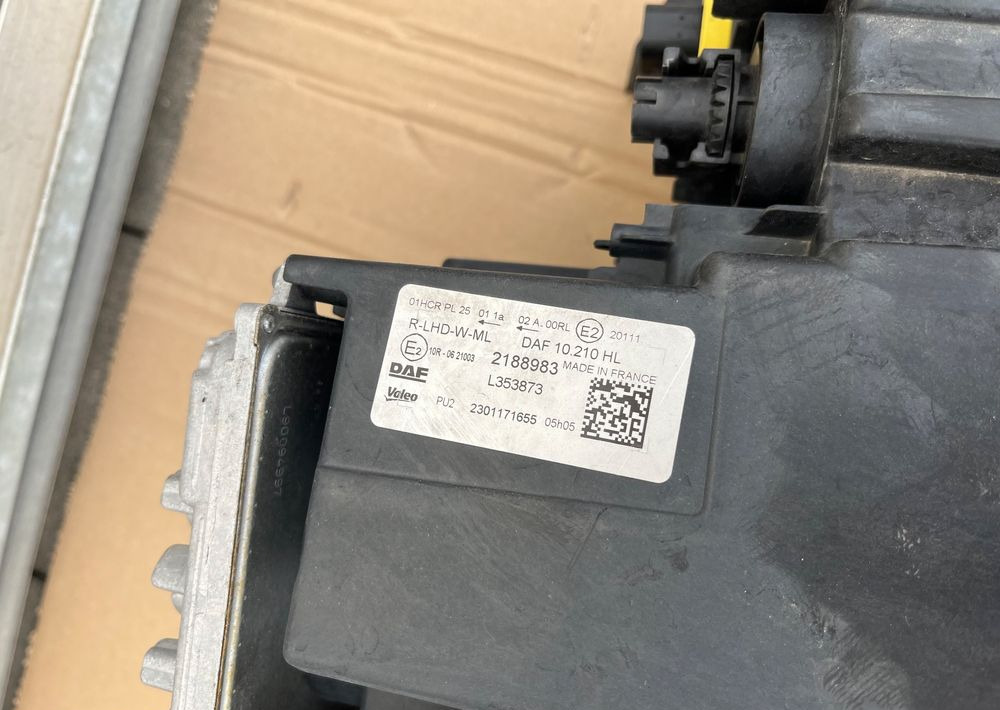 Lamp LED DAF XG XG+ XF prawa reflektor oryginał - Lumière/ Éclairage pour Camion: photos 3 Lamp LED DAF XG XG+ XF prawa reflektor oryginał - Lumière/ Éclairage pour Camion: photos 3