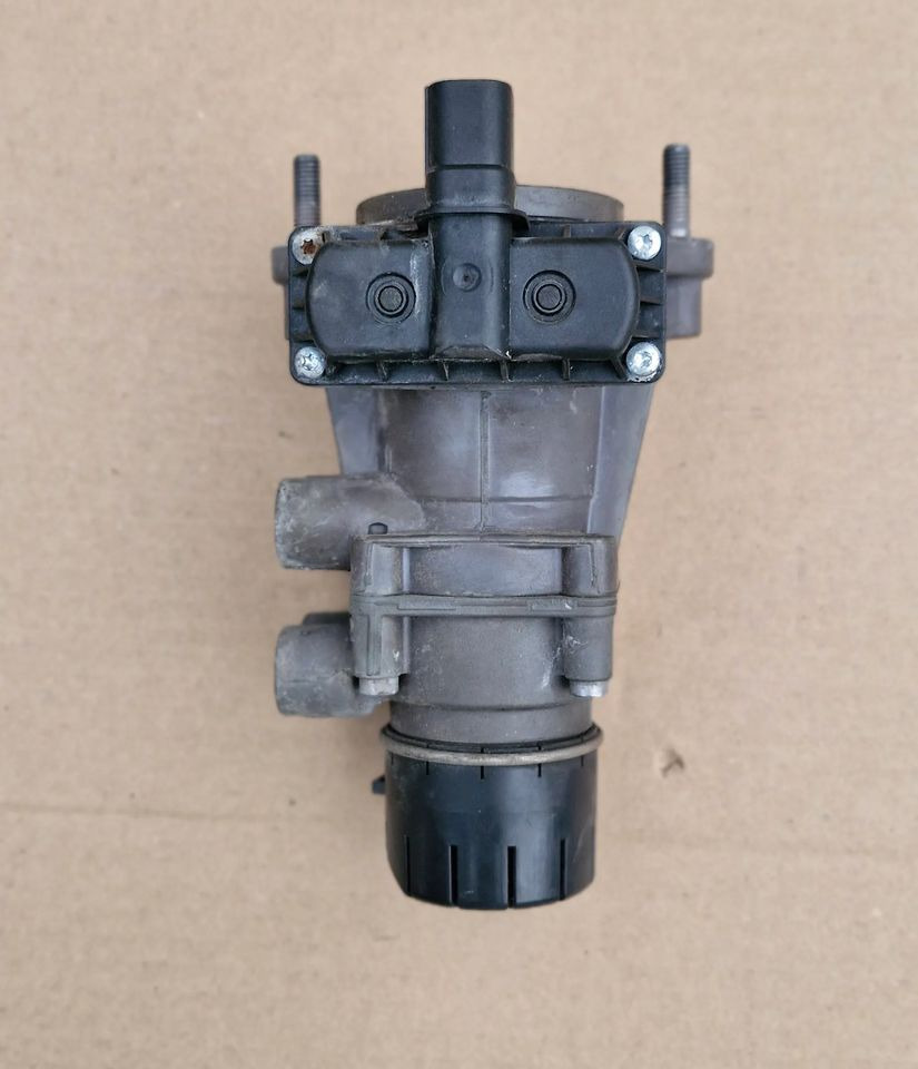 MAN TG3 TGX TGS ZAWÓR HAMULCA GŁÓWNEGO 81.52130-6298 K039569 - Pièces de frein: photos 1 MAN TG3 TGX TGS ZAWÓR HAMULCA GŁÓWNEGO 81.52130-6298 K039569 - Pièces de frein: photos 1