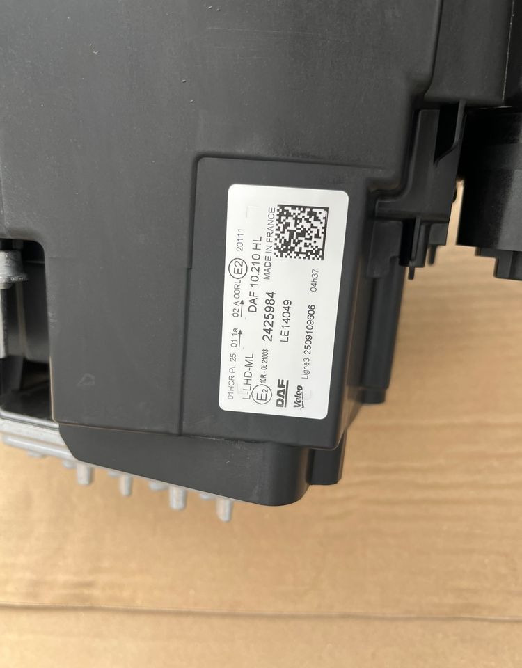 NOWE lampy LED DAF XG XG+ XF reflektor oryginał lampa NOWA - Lumière/ Éclairage pour Camion: photos 3 NOWE lampy LED DAF XG XG+ XF reflektor oryginał lampa NOWA - Lumière/ Éclairage pour Camion: photos 3