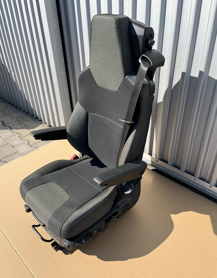 NOWY Fotel kierowcy MAN TG3 TGX nowy model siedzenie lewe - Cabine et intérieur pour Camion: photos 2 NOWY Fotel kierowcy MAN TG3 TGX nowy model siedzenie lewe - Cabine et intérieur pour Camion: photos 2