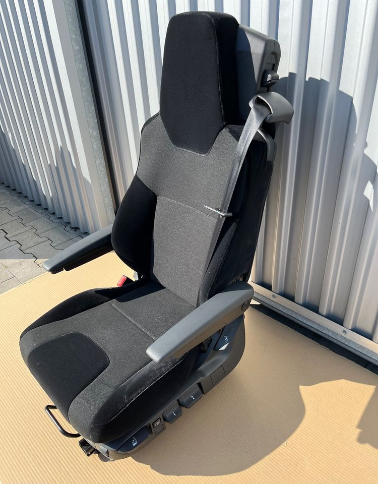 NOWY Fotel kierowcy MAN TG3 TGX nowy model siedzenie lewe - Cabine et intérieur pour Camion: photos 2 NOWY Fotel kierowcy MAN TG3 TGX nowy model siedzenie lewe - Cabine et intérieur pour Camion: photos 2