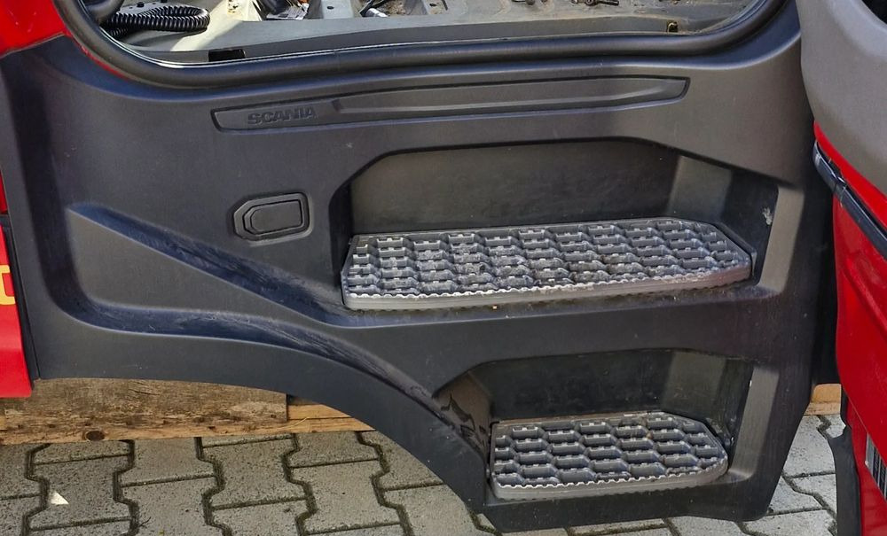 SCANIA S STOPNICA KOMPLETNA L/P - Pièces de frein pour Camion: photos 1 SCANIA S STOPNICA KOMPLETNA L/P - Pièces de frein pour Camion: photos 1