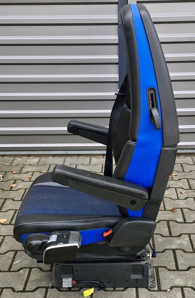 VOLVO FH5 FM5 FOTEL KIEROWCY UK - Cabine et intérieur: photos 4 VOLVO FH5 FM5 FOTEL KIEROWCY UK - Cabine et intérieur: photos 4