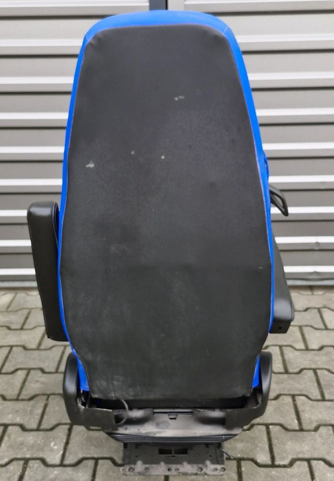 VOLVO FH5 FM5 FOTEL PASAŻERA UK - Cabine et intérieur: photos 2 VOLVO FH5 FM5 FOTEL PASAŻERA UK - Cabine et intérieur: photos 2