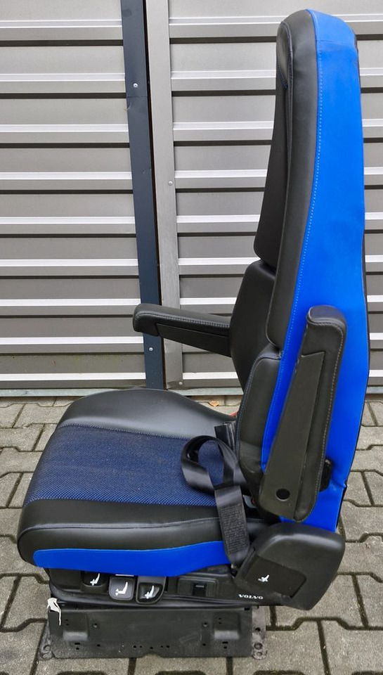 VOLVO FH5 FM5 FOTEL PASAŻERA UK - Cabine et intérieur: photos 4 VOLVO FH5 FM5 FOTEL PASAŻERA UK - Cabine et intérieur: photos 4