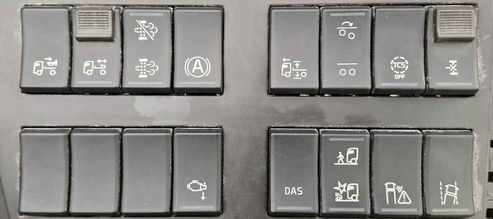 VOLVO FH5 FM5 PRZYCISKI GUZIKI - Cabine et intérieur: photos 1 VOLVO FH5 FM5 PRZYCISKI GUZIKI - Cabine et intérieur: photos 1