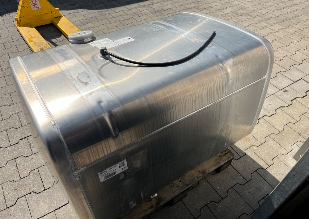Zbiornik paliwa MAN TGX TGS 370 litrów bak - Réservoir de carburant pour Camion: photos 5 Zbiornik paliwa MAN TGX TGS 370 litrów bak - Réservoir de carburant pour Camion: photos 5