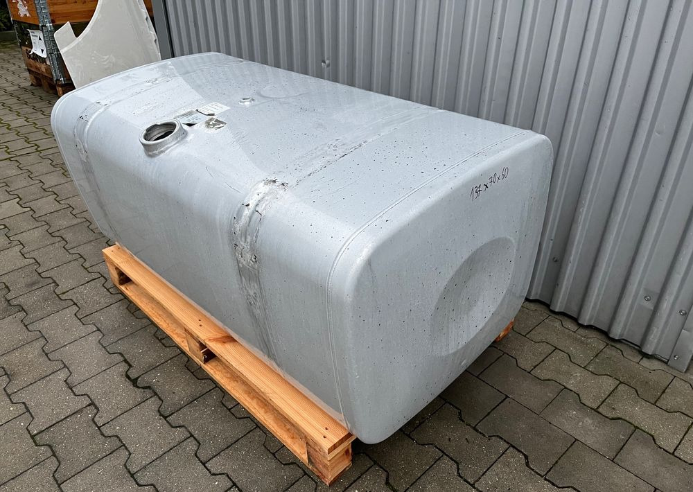 Zbiornik paliwa MAN TGX TGS 480 litrów bak - Préparation du carburant pour Camion: photos 2 Zbiornik paliwa MAN TGX TGS 480 litrów bak - Préparation du carburant pour Camion: photos 2