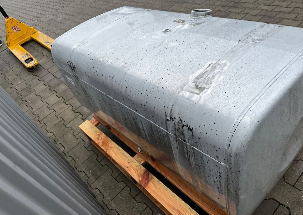 Zbiornik paliwa MAN TGX TGS 480 litrów bak - Préparation du carburant pour Camion: photos 4 Zbiornik paliwa MAN TGX TGS 480 litrów bak - Préparation du carburant pour Camion: photos 4