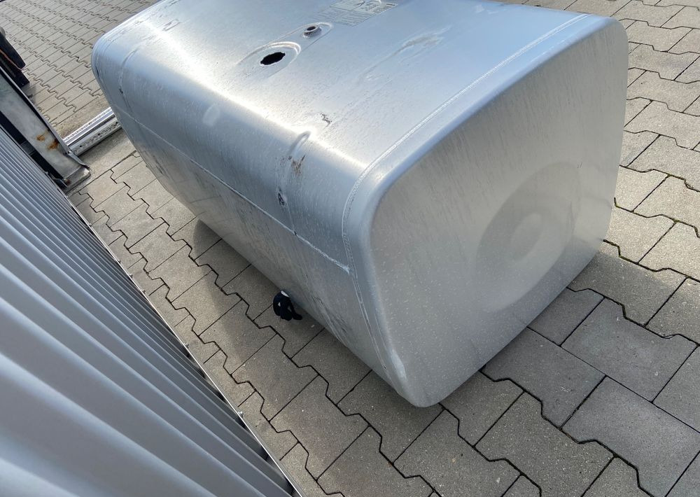 Zbiornik paliwa MAN TGX TGS 490 litrów bak - Réservoir de carburant pour Camion: photos 4 Zbiornik paliwa MAN TGX TGS 490 litrów bak - Réservoir de carburant pour Camion: photos 4