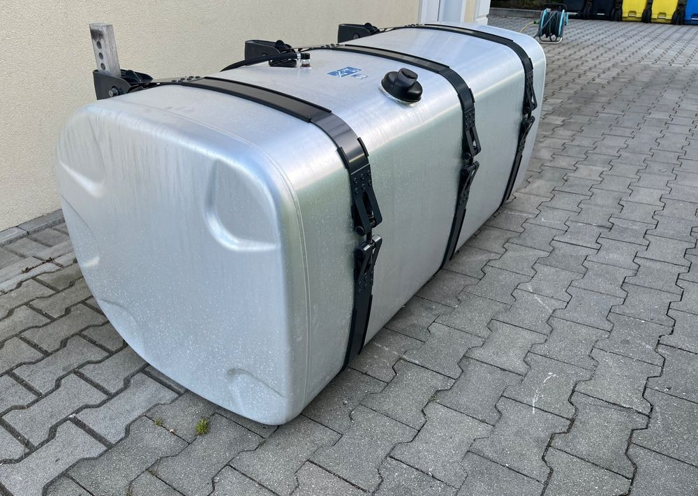 Zbiornik paliwa Scania Super R S 700 L kompletny bak NGS NGR - Réservoir de carburant pour Camion: photos 2 Zbiornik paliwa Scania Super R S 700 L kompletny bak NGS NGR - Réservoir de carburant pour Camion: photos 2