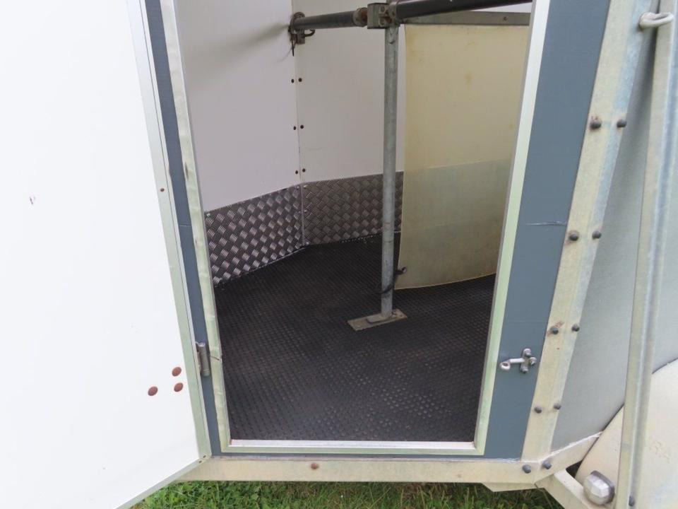Black Friday Vieh - Pferdeanhänger, PKW Anhänger, Henra, TÜV NEU - Van chevaux: photos 3 Black Friday Vieh - Pferdeanhänger, PKW Anhänger, Henra, TÜV NEU - Van chevaux: photos 3